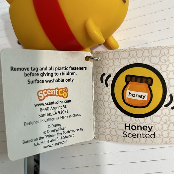 Disney Tsum Tsum - Winnie the Pooh Squeezable Scent‎ Keychain NWT Collectible - Picture 11 of 13